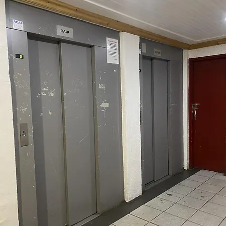 Neves - Location: Pour 4 Personnes Dans Un Quartier Anime 아파트 *